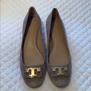 Never worn grey suede Tory Burch logo pumps.